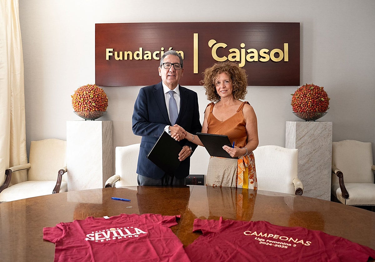 Antonio Pulido y Susana Otero, en el momento de la firma del acuerdo entre ambas entidades