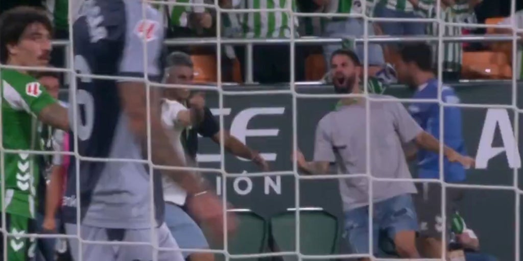 Isco, una ovación de la Cartuja y la celebración de los goles del Betis como un hincha más