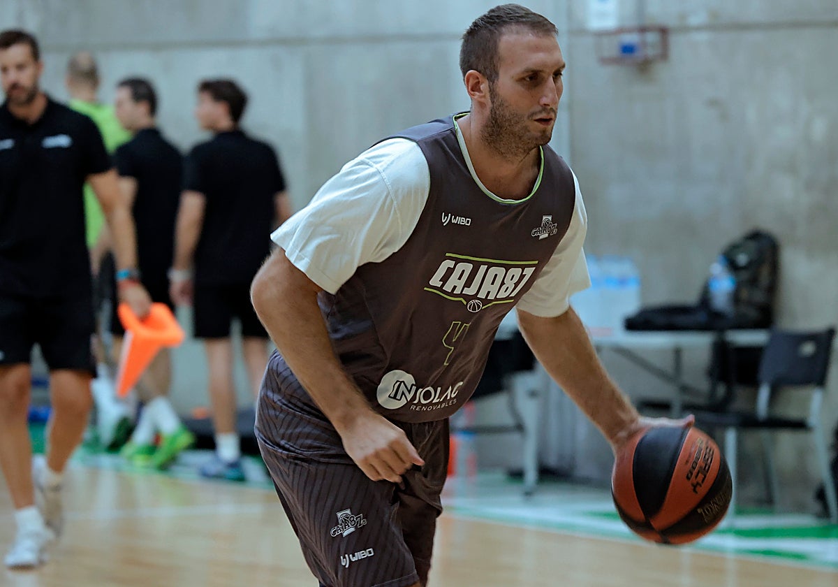 Milos Jankovic, en un entrenamiento del Insolac Cajasol 87