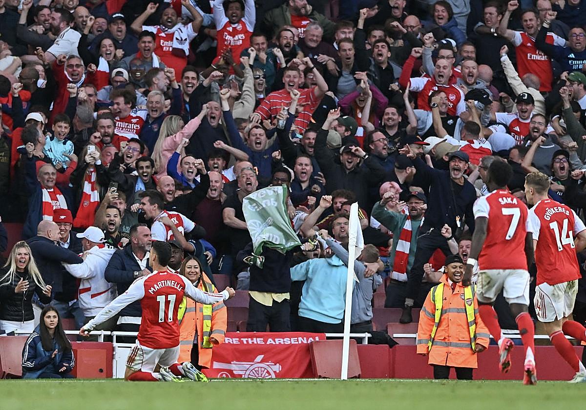 Martinelli le roba la victoria al Manchester City en el tiempo de descuento