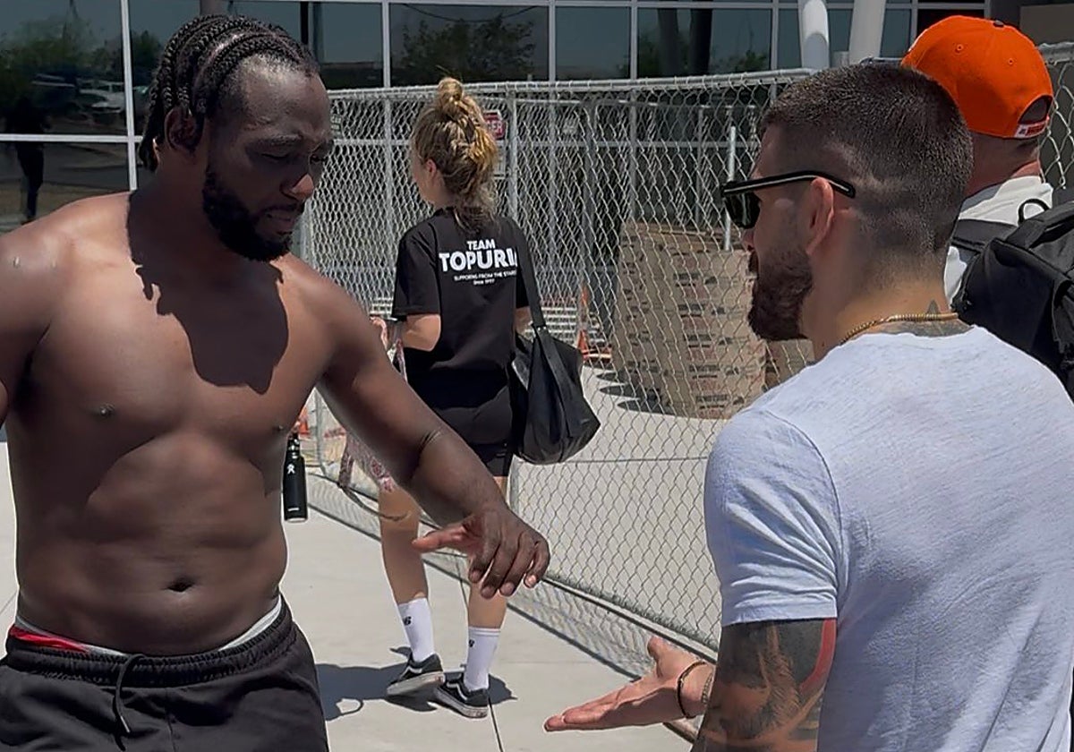 Ilia Topuria saluda a Terence Crawford en Las Vegas