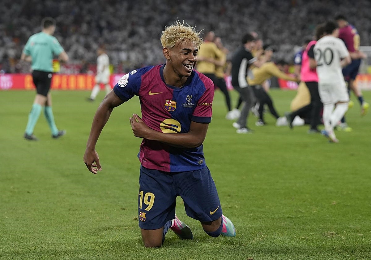 Lamine Yamal celebra la victoria en la final de la Copa del Rey