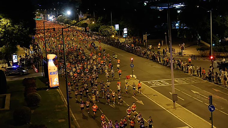 Salida de la Carrera Nocturna de Sevilla 2024