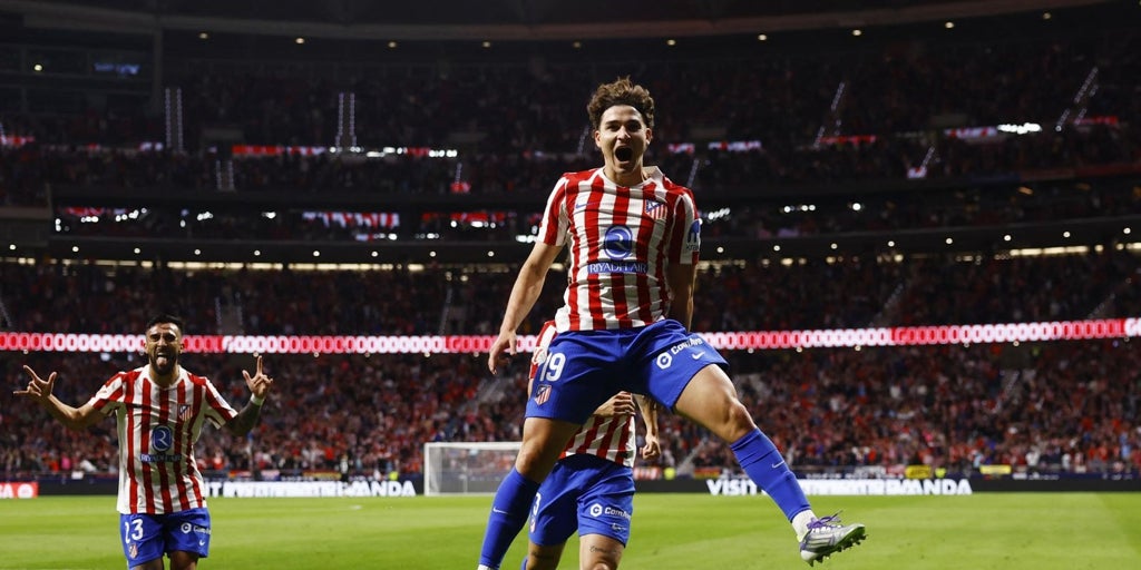 Julián Álvarez salva con agonía y un triplete la primera bola de partido para el Atlético