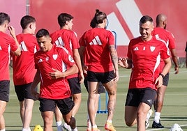 El Sevilla trabaja con varias ausencias en defensa y Jordán integrado ya en el grupo