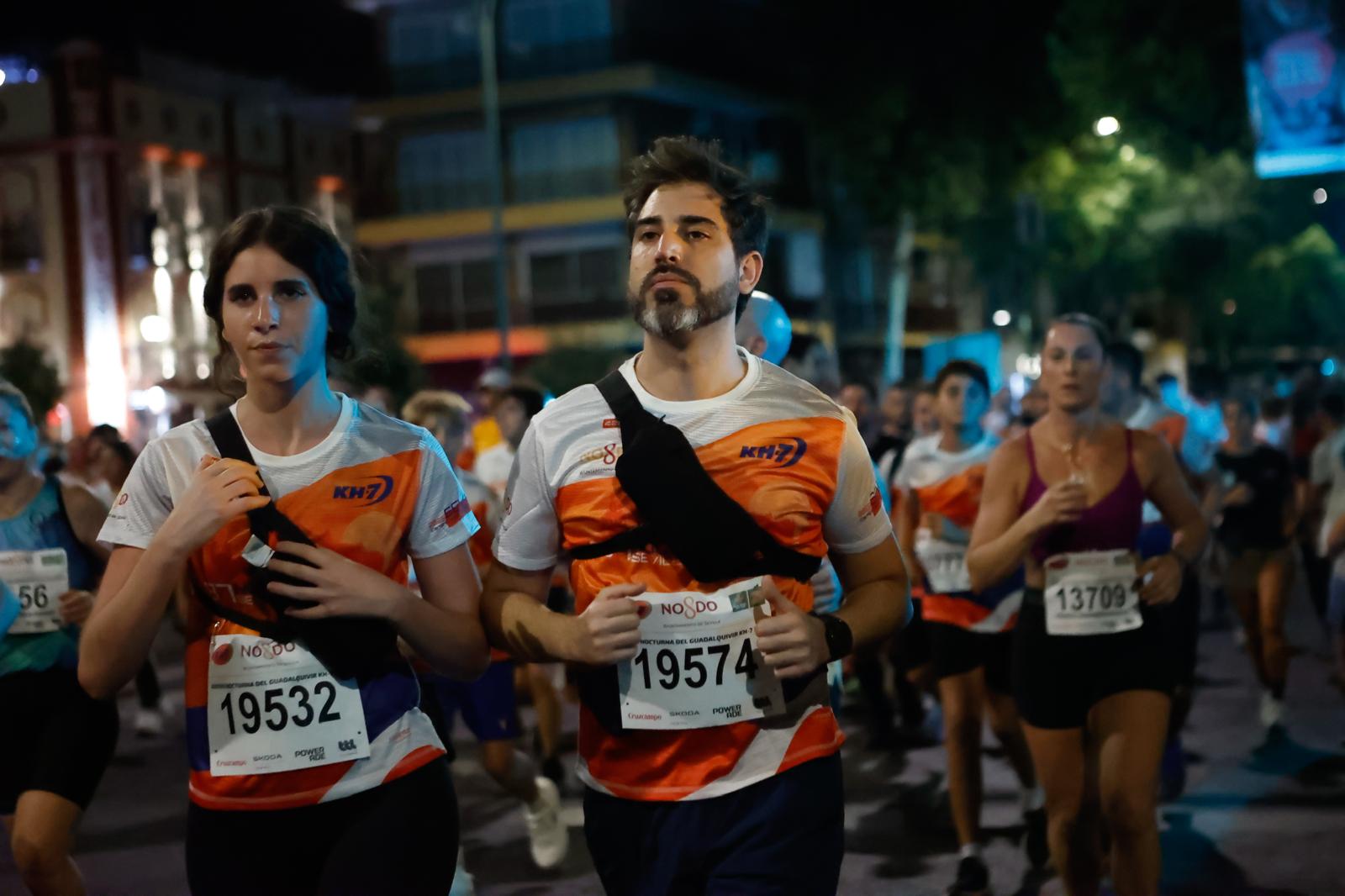 Búscate en la galería de imágenes de ABC de la Carrera Nocturna de Sevilla 2025