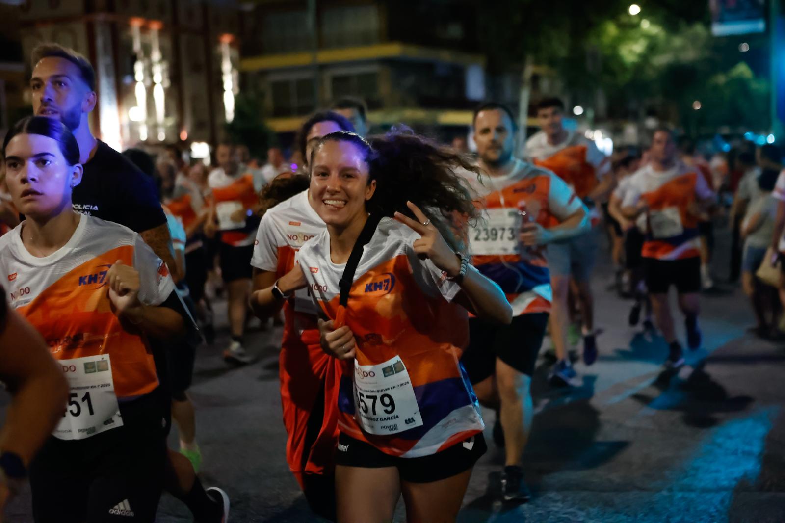 Búscate en la galería de imágenes de ABC de la Carrera Nocturna de Sevilla 2025