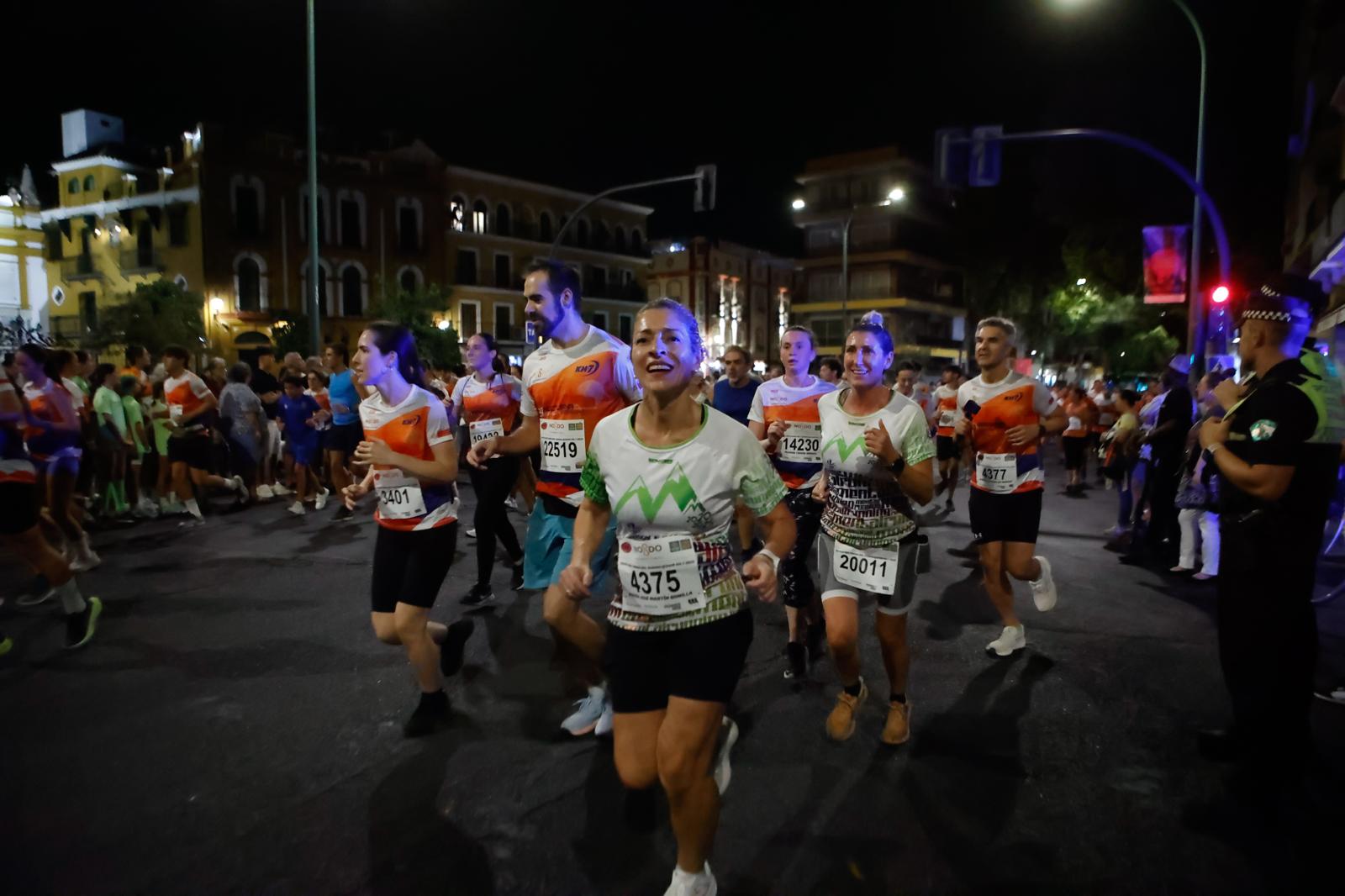 Búscate en la galería de imágenes de ABC de la Carrera Nocturna de Sevilla 2025