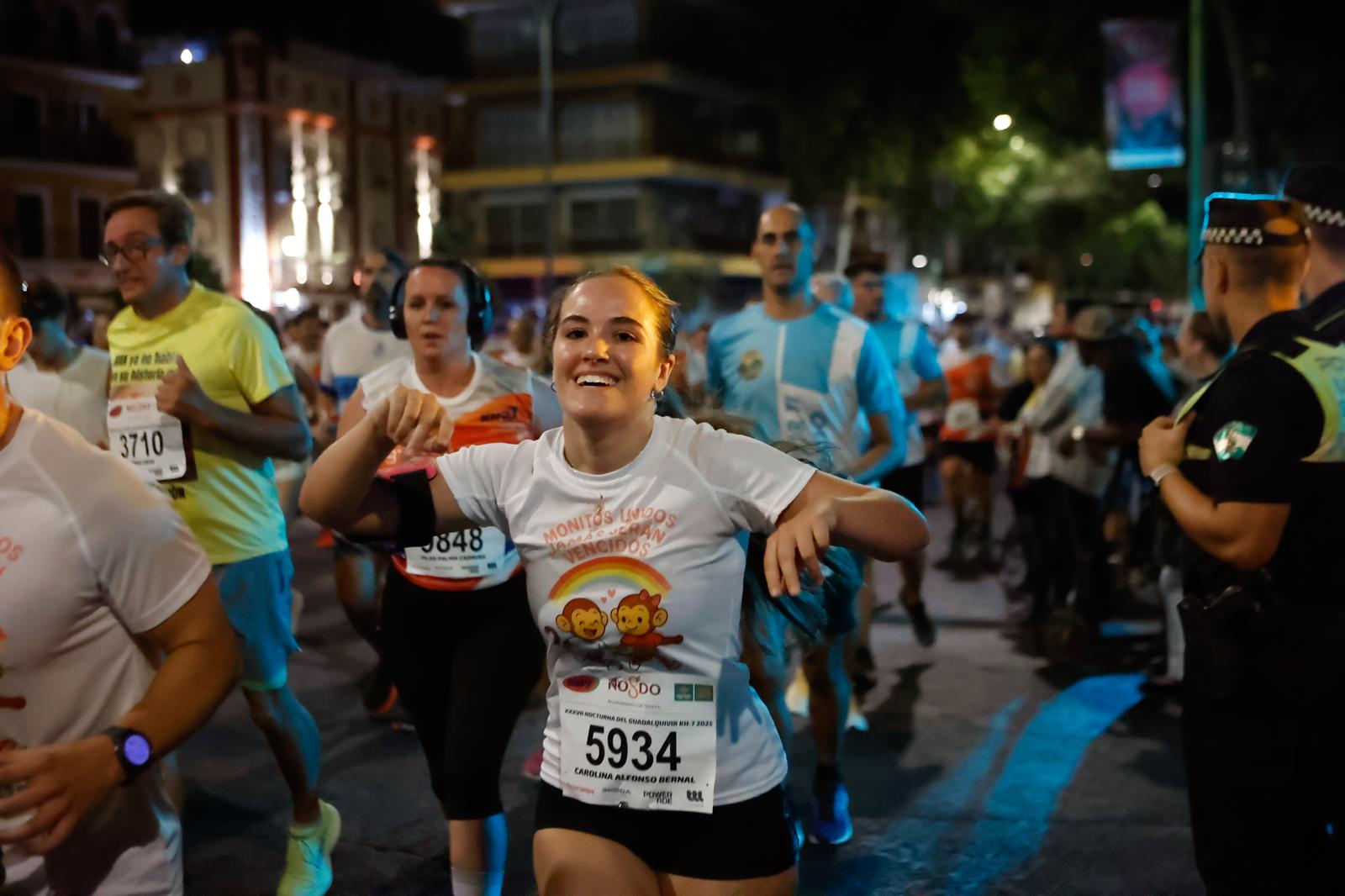 Búscate en la galería de imágenes de ABC de la Carrera Nocturna de Sevilla 2025
