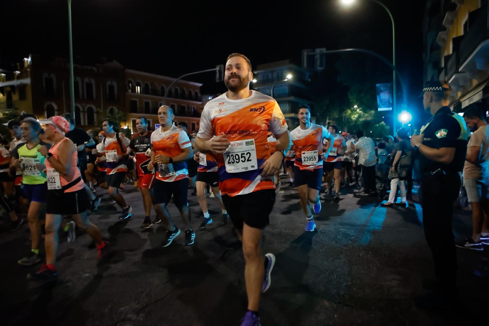 Búscate en la galería de imágenes de ABC de la Carrera Nocturna de Sevilla 2025