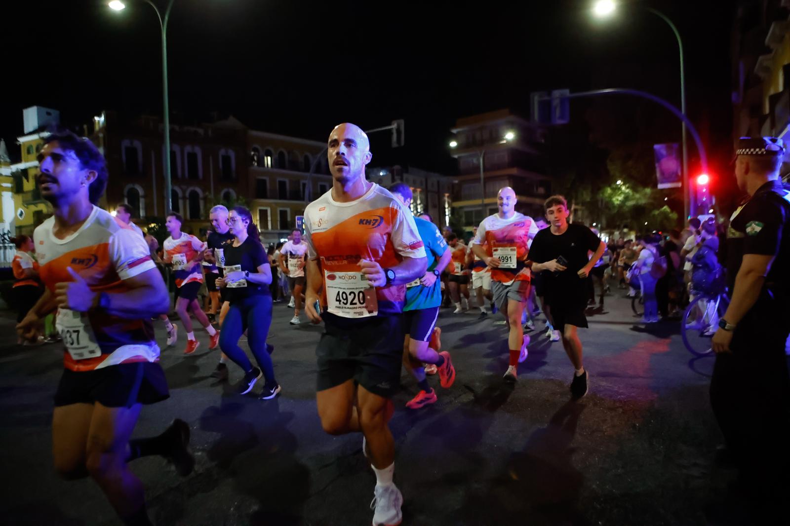 Búscate en la galería de imágenes de ABC de la Carrera Nocturna de Sevilla 2025