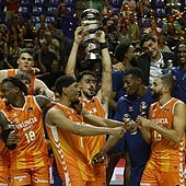 El Valencia frustra el estreno de Scariolo y conquista su segunda Supercopa