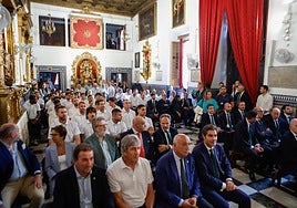 En imágenes, la ofrenda floral de la temporada del Real Betis en la capilla de la hermandad del Museo