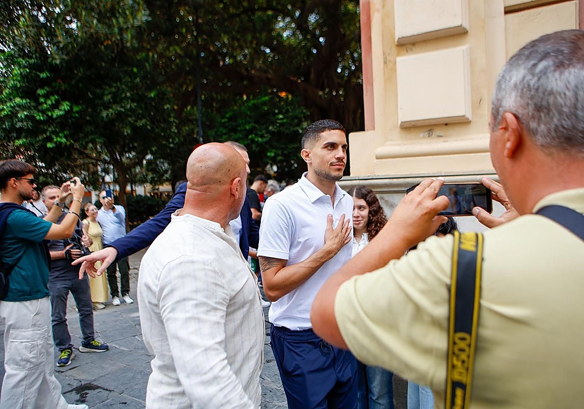 Bartra, en la ofrenda floral del Betis en El Museo