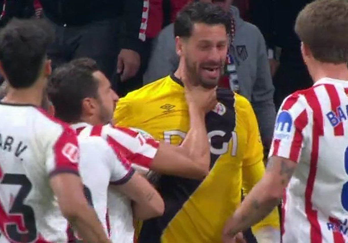 El polémico agarrón de Koke a Batalla