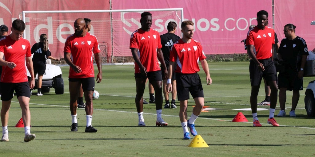 Vuelta a los entrenamientos del Sevilla pensando en la visita del Barcelona