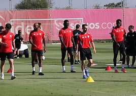 Vuelta a los entrenamientos del Sevilla pensando en la visita del Barcelona