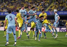 La cabeza de Renato Veiga rescata al Villarreal