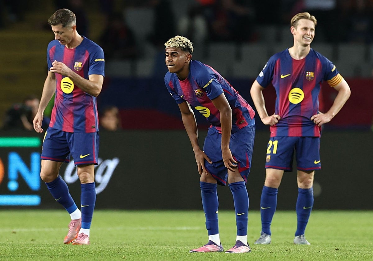 Los jugadores del Barça, tras el 1-2 de Gonçalo Ramos