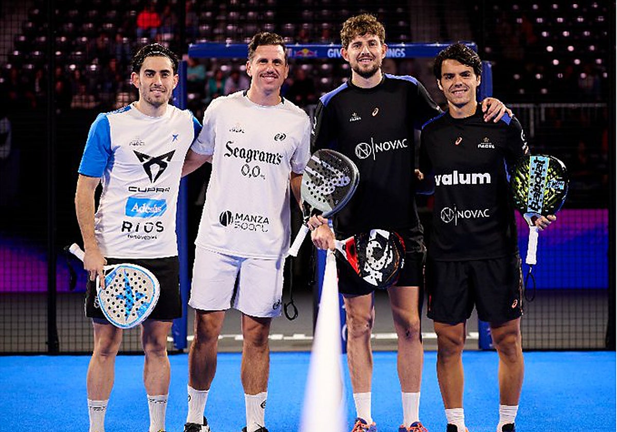 Imagen de los cuatro jugadores antes del inicio del partido