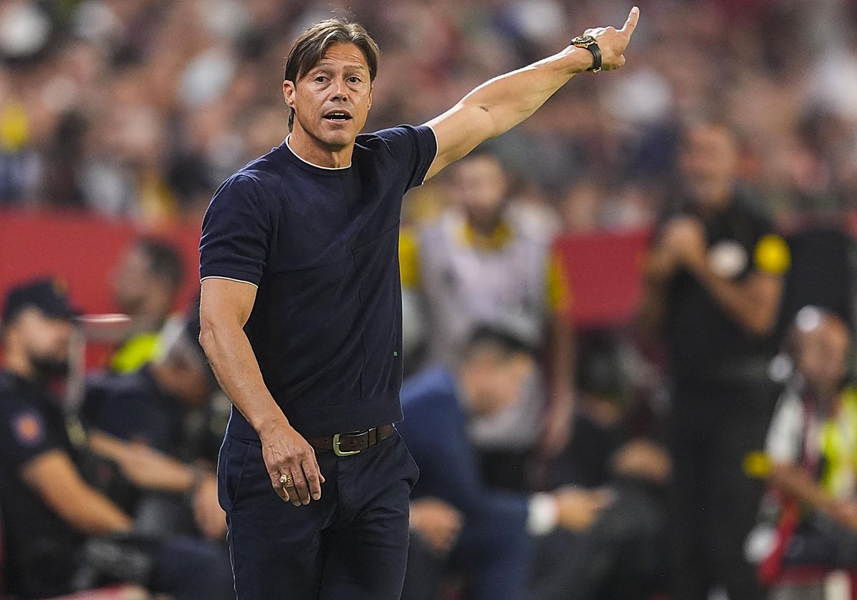 Matías Almeyda, durante el Sevilla-Villarreal de LaLiga 25-26