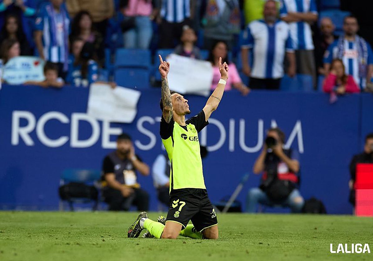 Antony celebra su golazo en el Espanyol - Betis de la temporada pasada