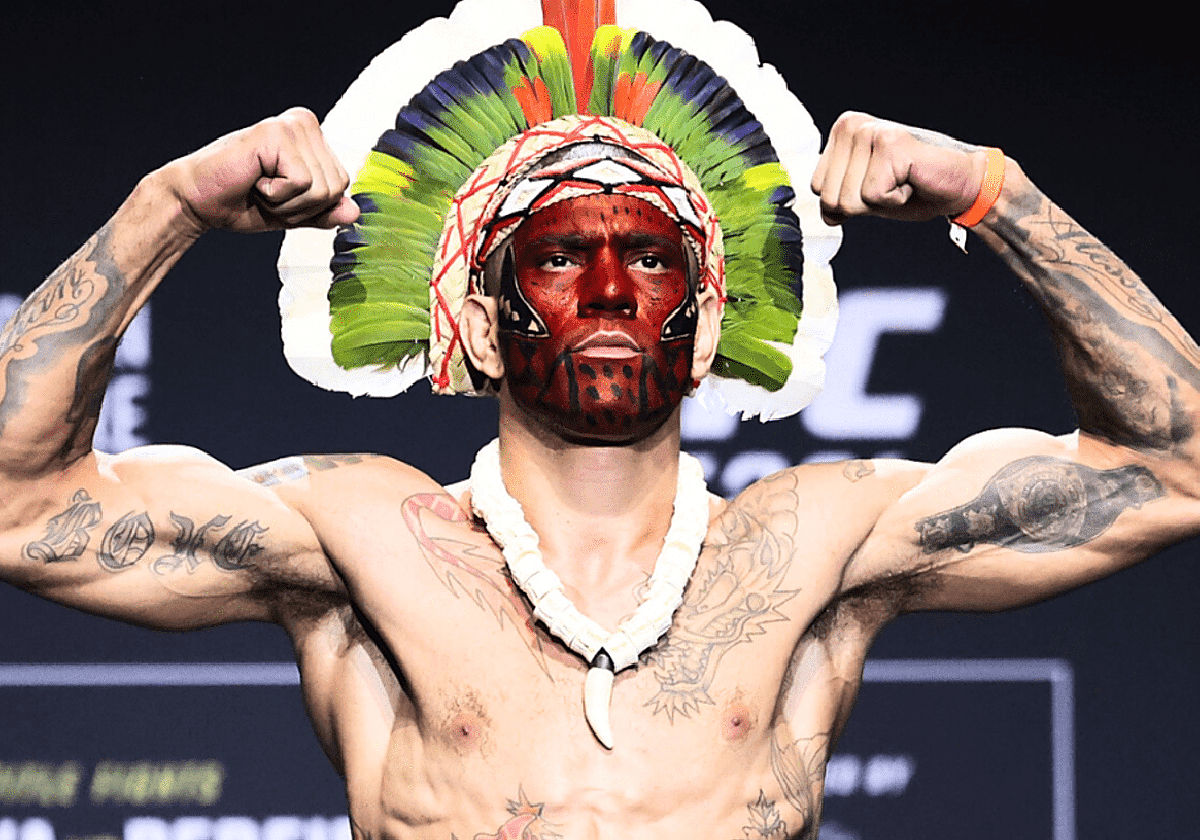 Alex Pereira, durante un pesaje