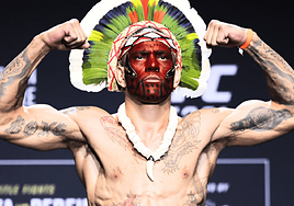 Alex Pereira, el 'campeón' indígena surgido en la adversidad que tiene la oportunidad de redimirse ante Ankalaev