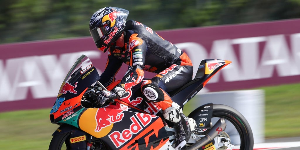 José Antonio Rueda, que acaricia el título de Moto3, concluye tercero la primera jornada en Mandalika