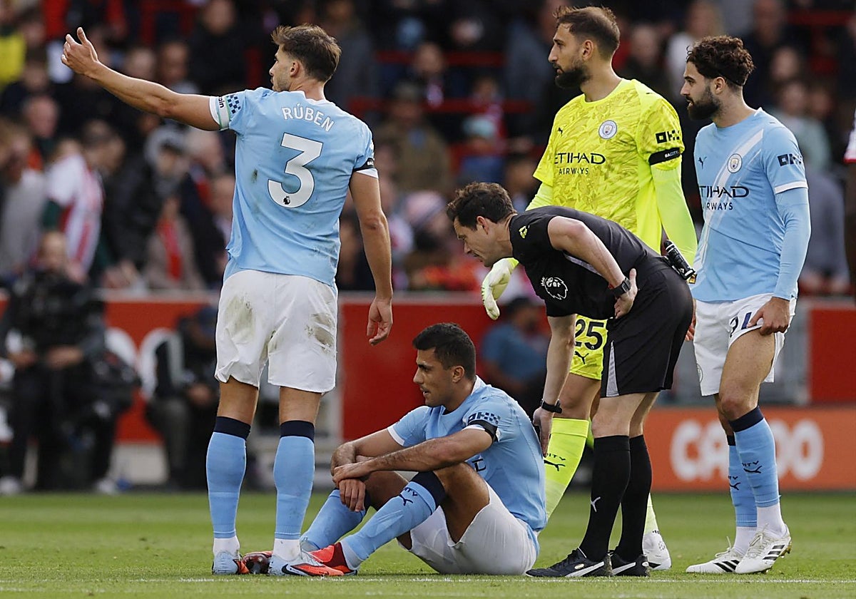 Rodri, desolado tras caer lesionado durante el Brentford-Manchester City
