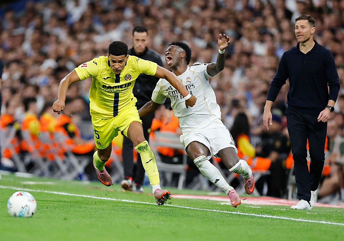 Mouriño, en la acción con Vinícius que le costó la segunda amarilla