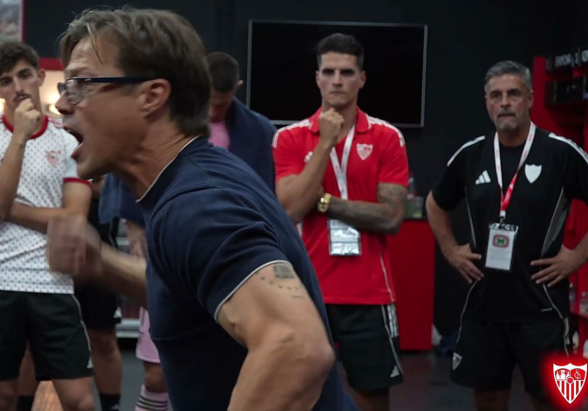 Imagen de Matías Almeyda en el mensaje a sus futbolistas en el descanso del Sevilla - Barcelona del domingo