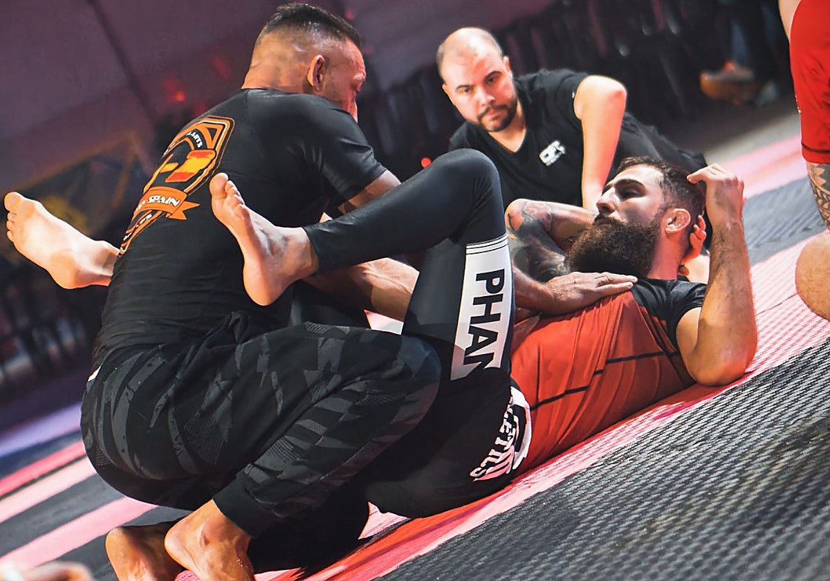 Enoc Solves trabaja con David Mora