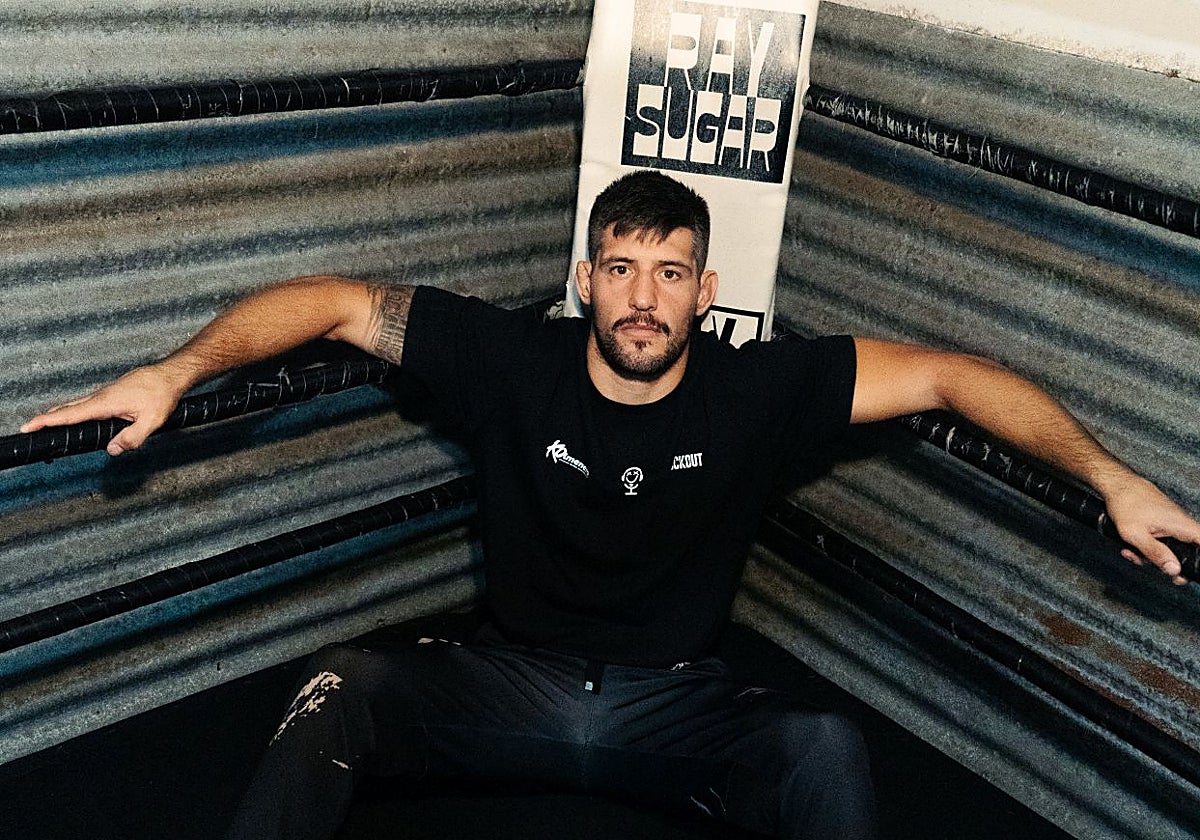 Joel Álvarez posa para ABC en el C.D. Tíbet