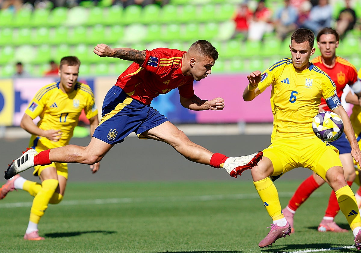 El acrobático remate de Pablo García para lograr el gol