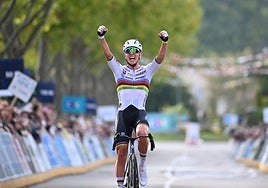 Pogacar también gana bajando en los Tres Valles Varesinos