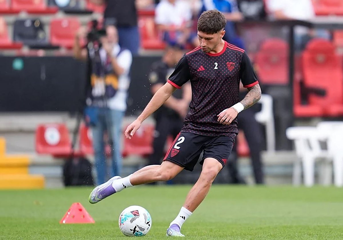 Carmona, en un calentamiento con el Sevilla