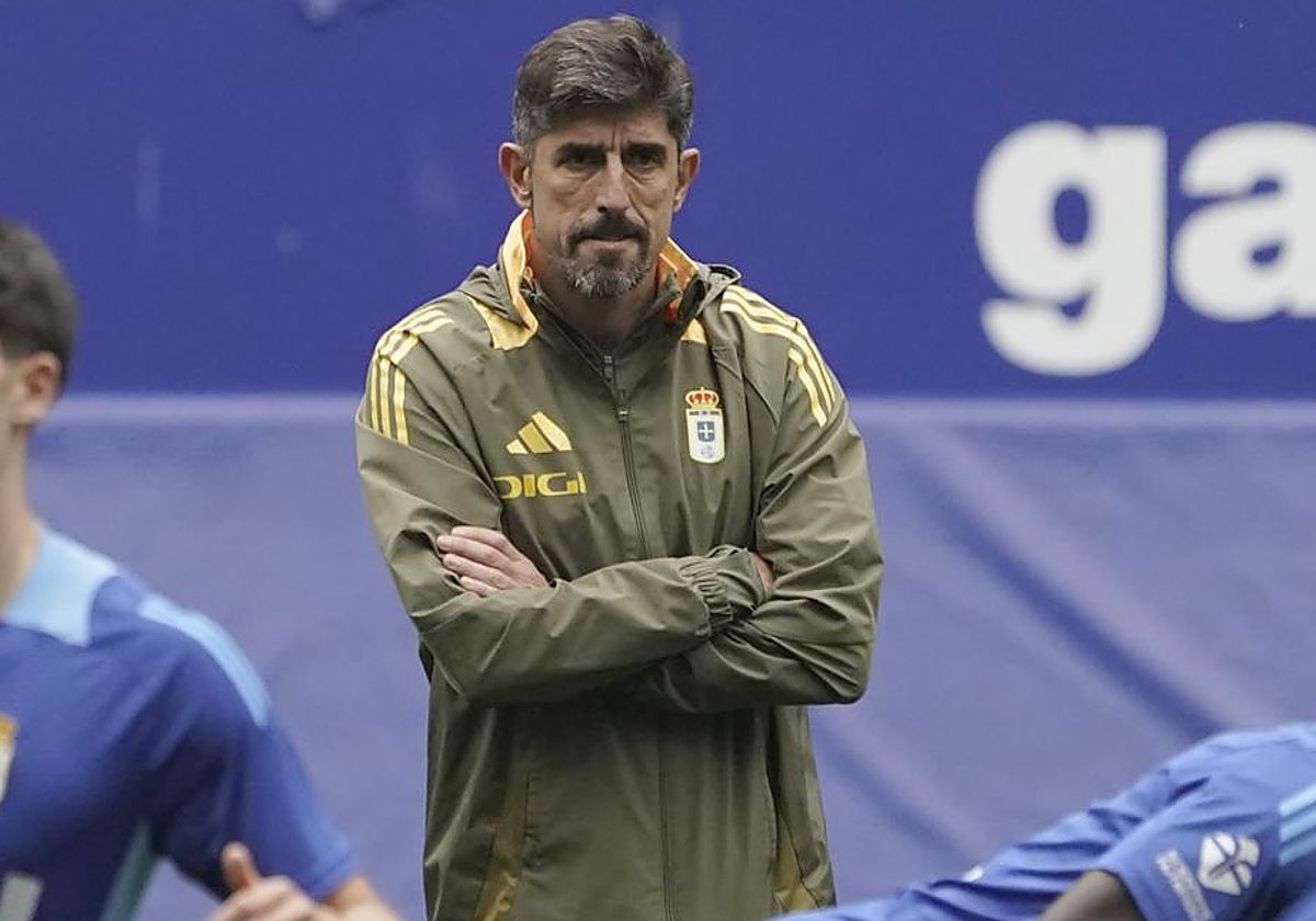 Paunovic, durante un entrenamiento del Oviedo