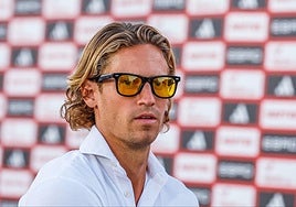 Marcos Llorente, salud extrema o bicho raro: gafas de color, dieta paleolítica, paseos descalzo y ayuno nocturno