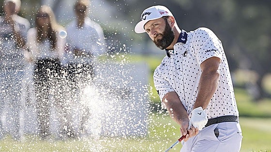 Jon Rahm sufre, pero confía en remontar