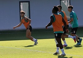 Ángel Ortiz y sus inicios en el Betis: «Yo subía las escaleras llorando»