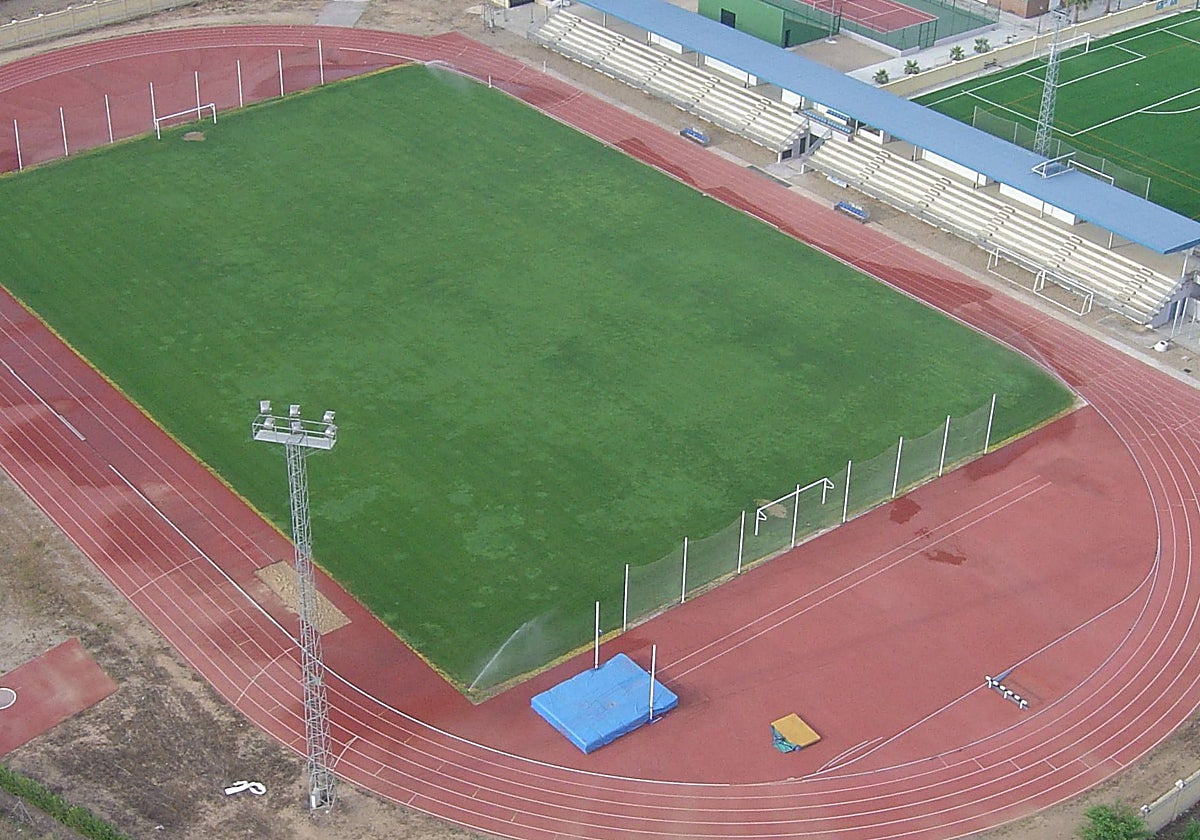 Imagen aérea del estadio Sergio León de Palma del Río (Córdoba), que será remozado con gradas supletorias para el duelo copero ante el Betis