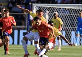 Neiser Villarreal y un polémico arbitraje mandan a España a casa