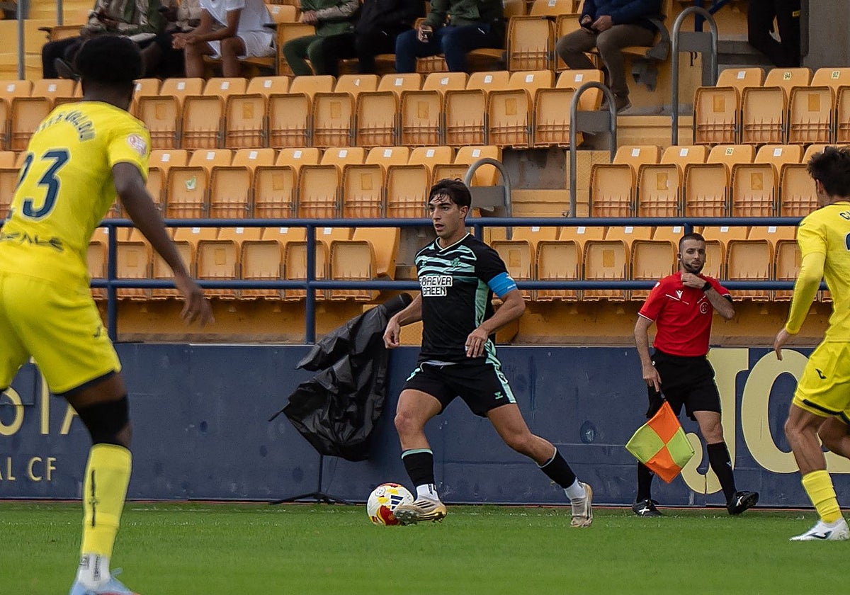 El filial del Betis cayó con estrépito en su visita al filial amarillo