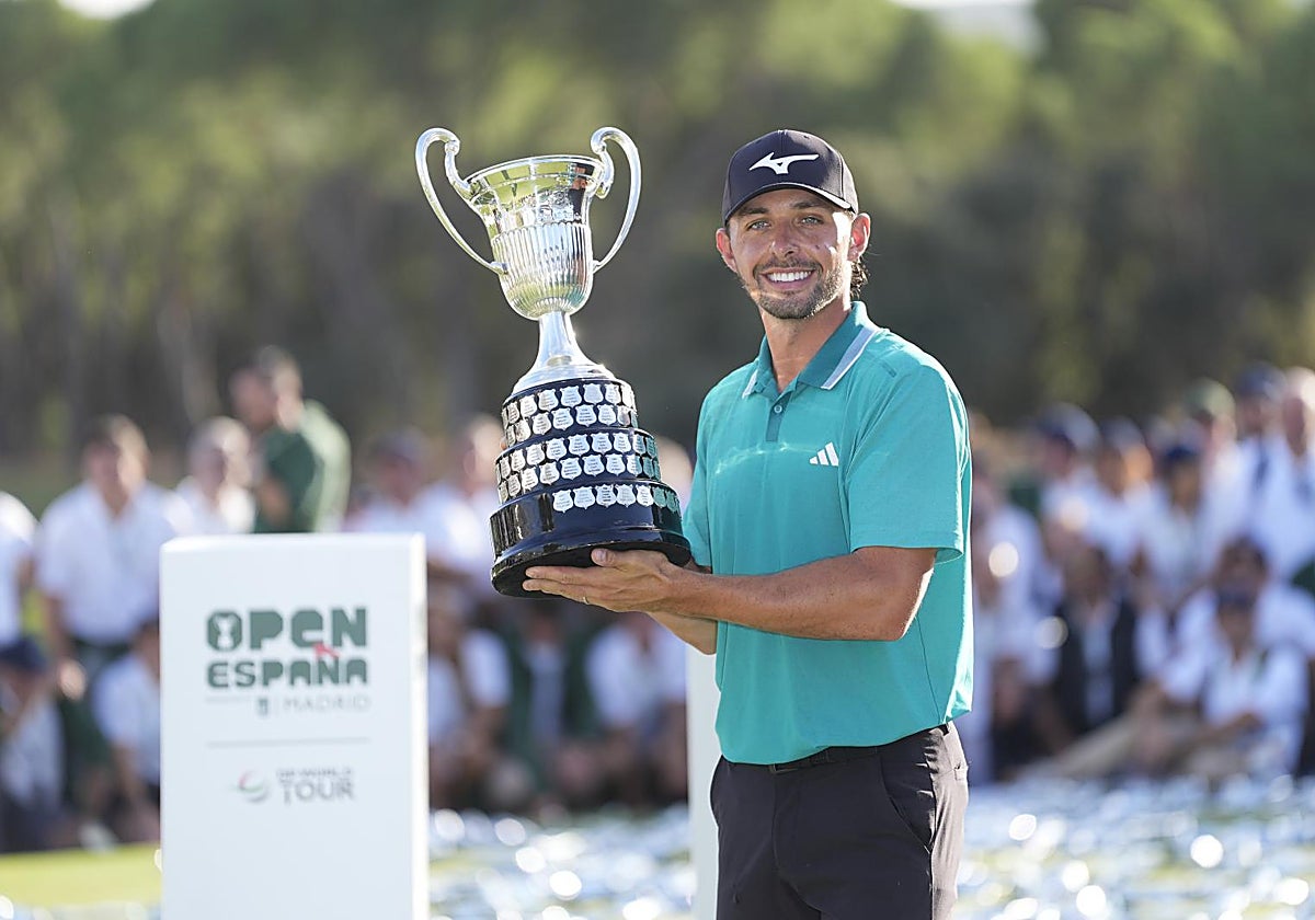 Marco Penge, con el trofeo de campeón de España