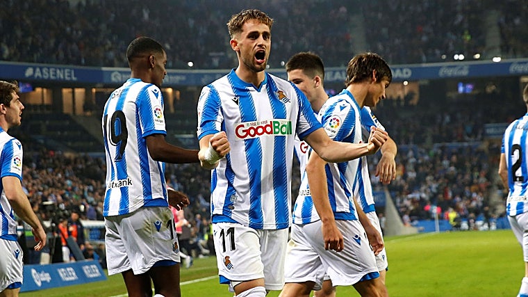 Januzaj celebra un gol con la Real Sociedad