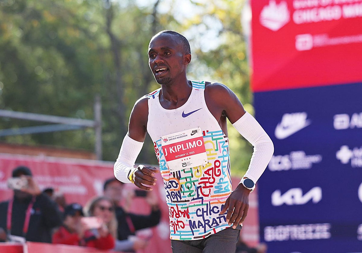 Jacob Kiplimo, tras su victoria en el maratón de Chicago