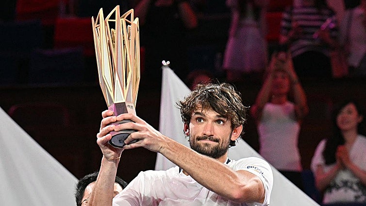 Valentin Vacherot culmina la hazaña más improbable y entrañable: campeón de Shanghái ante su primo Rinderknech