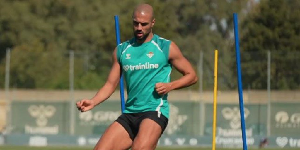 Amrabat trabaja con balón en la ciudad deportiva