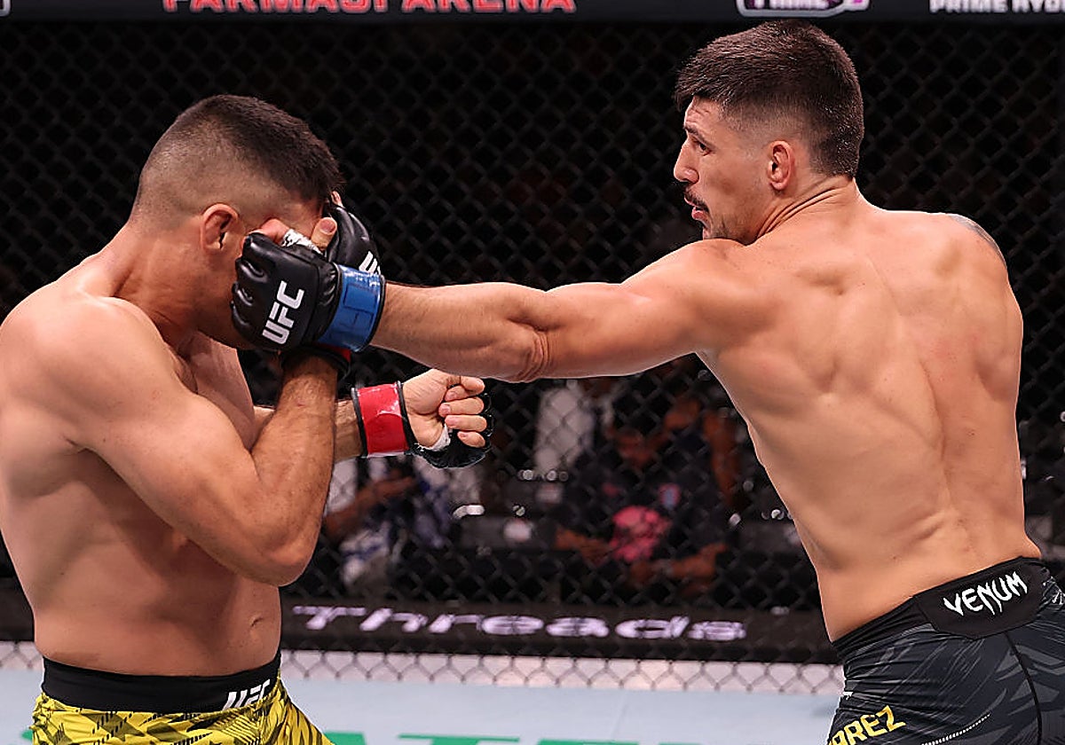 Joel Álvarez conecta una mano sobre Vicente Luque